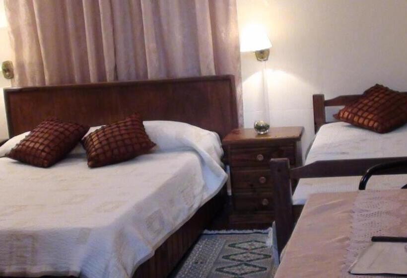 اتاق استاندارد با سرویس بهداشتی مشترک, Uruguay