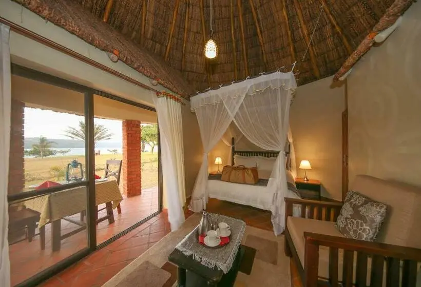 اتاق استاندارد سه نفره, Victoria Forest Resort