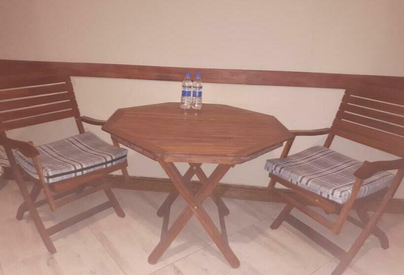 بانگلوی لوکس, Kijiji Beach Resort