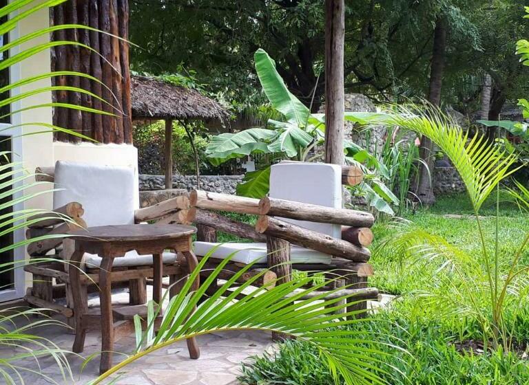 بانگلوی لوکس, Kijiji Beach Resort