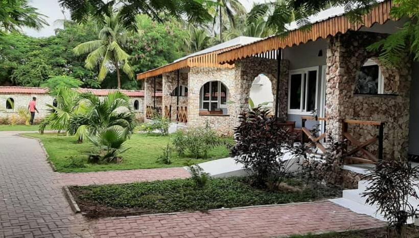 اتاق لوکس با تخت بزرگ, Kijiji Beach Resort