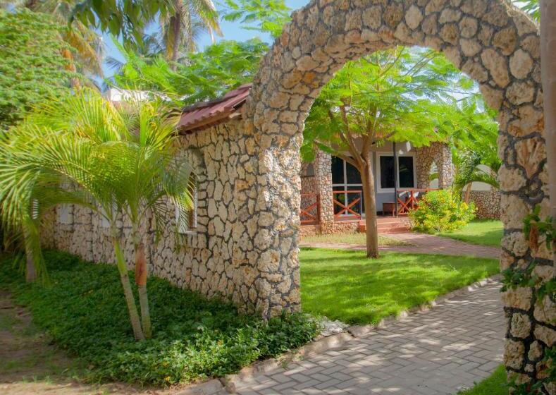 اتاق لوکس با تخت بزرگ, Kijiji Beach Resort