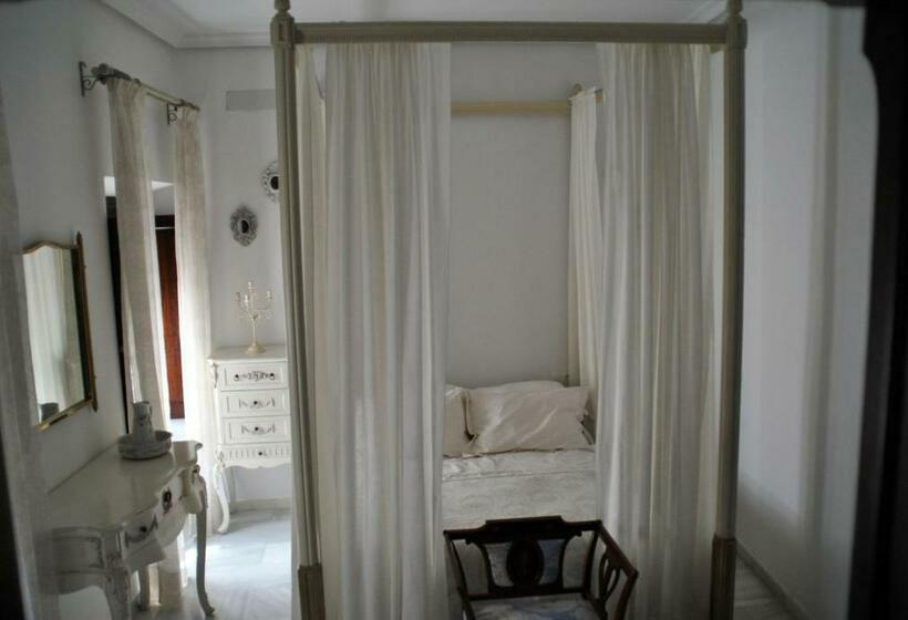 اتاق استاندارد با وان آب گرم, Hostel Mayflowers