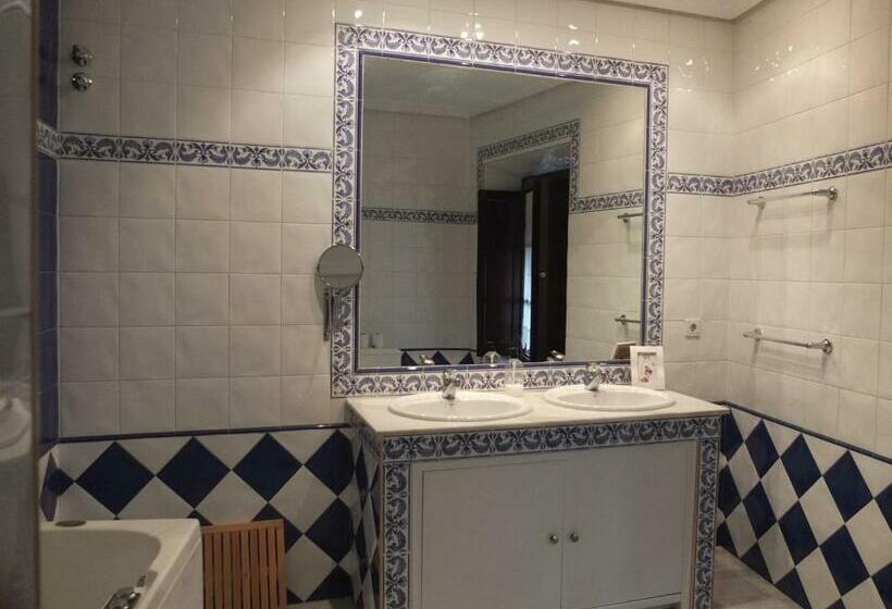 اتاق استاندارد با وان آب گرم, Hostel Mayflowers