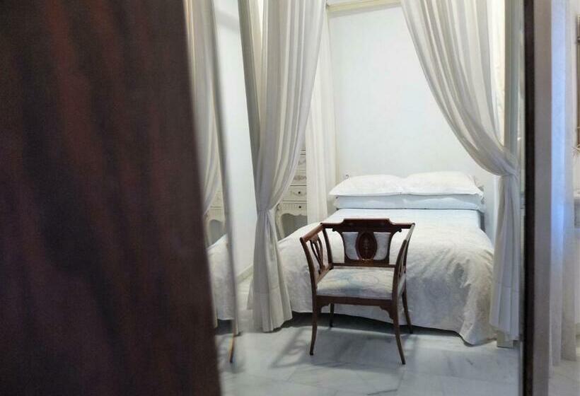 اتاق استاندارد با وان آب گرم, Hostel Mayflowers