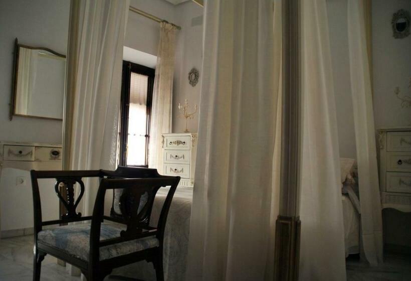 اتاق استاندارد با وان آب گرم, Hostel Mayflowers