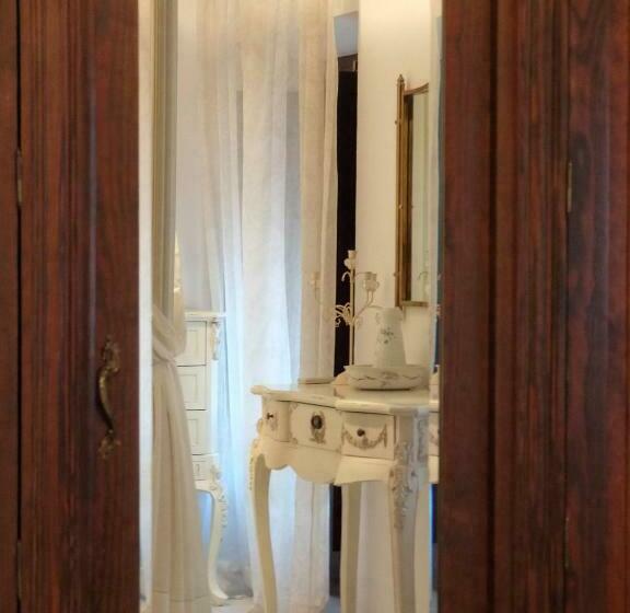 اتاق استاندارد با وان آب گرم, Hostel Mayflowers