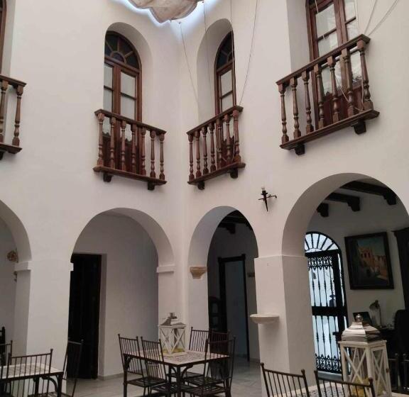 اتاق استاندارد با وان آب گرم, Hostel Mayflowers