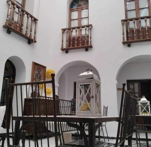 اتاق لوکس, Hostel Mayflowers