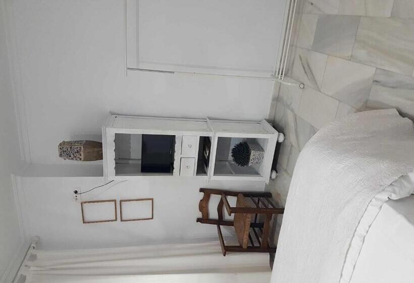 اتاق لوکس با وان آب گرم, Hostel Mayflowers