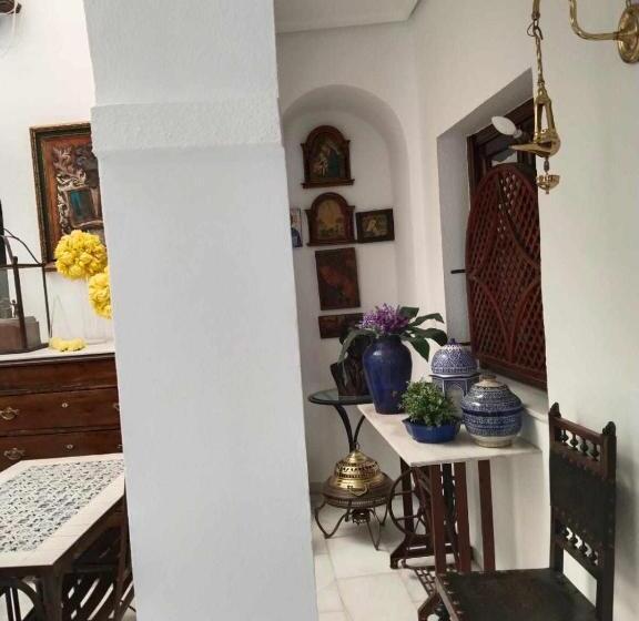 اتاق لوکس, Hostel Mayflowers