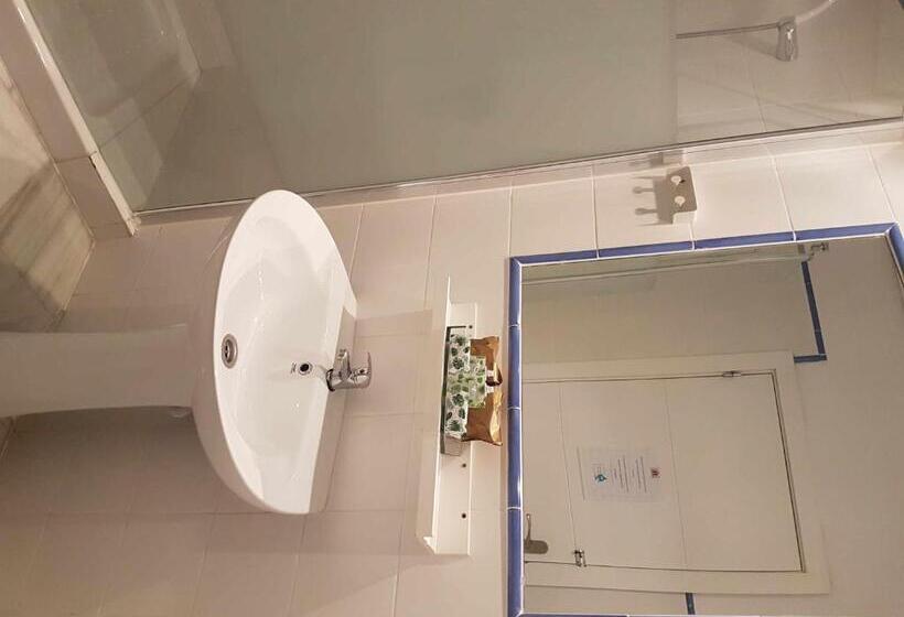 اتاق لوکس, Hostel Mayflowers