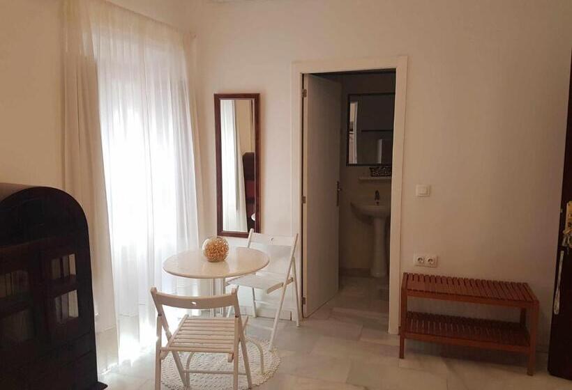 اتاق لوکس, Hostel Mayflowers