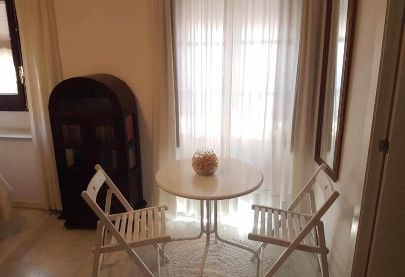 اتاق لوکس, Hostel Mayflowers