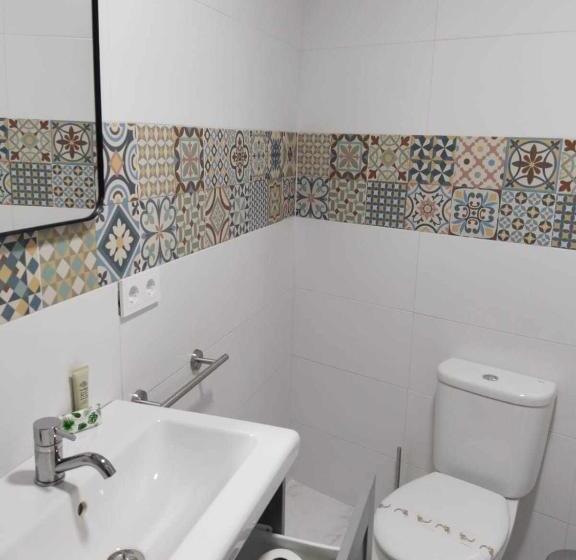 اتاق لوکس با تخت بزرگ, Hostel Mayflowers