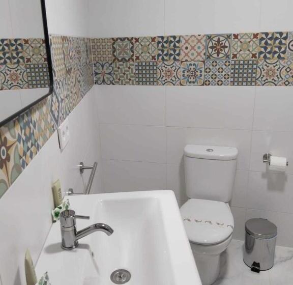 اتاق لوکس با تخت بزرگ, Hostel Mayflowers