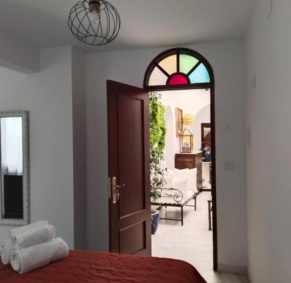 اتاق لوکس, Hostel Mayflowers