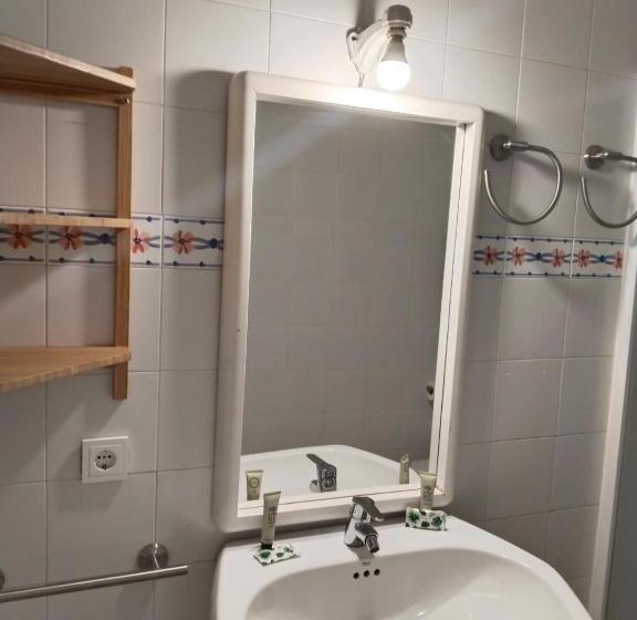 اتاق لوکس, Hostel Mayflowers