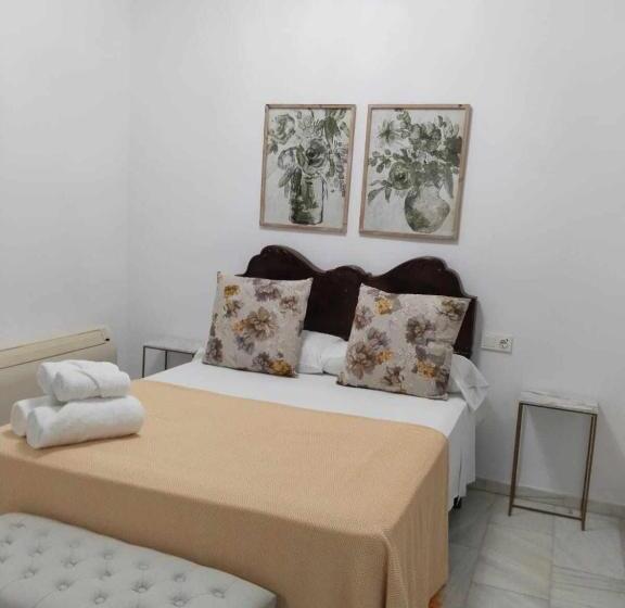 اتاق لوکس با تخت بزرگ, Hostel Mayflowers