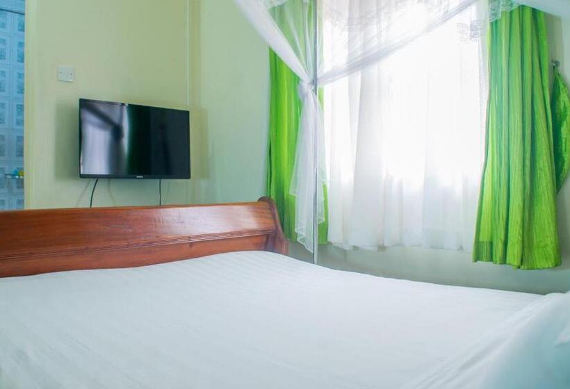 اتاق لوکس, Sandton Hotel Kasese