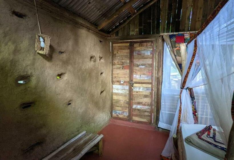 Бунгало Стандарт Вид на Сад, Backyard Hostel