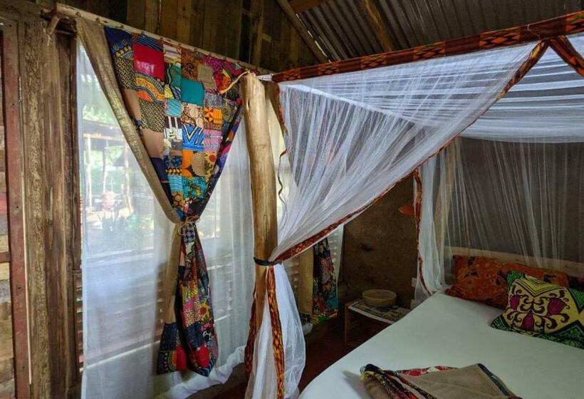 Бунгало Стандарт Вид на Сад, Backyard Hostel