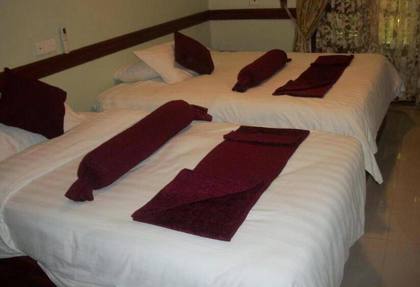 Номер Deluxe, The Charity Hotel International