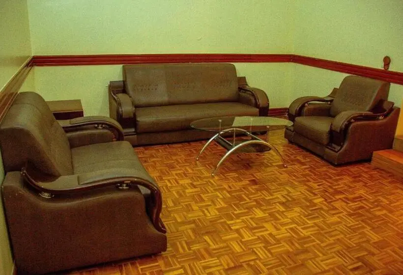سوییت اجرایی, The Charity Hotel International