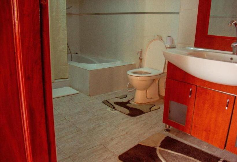 سوییت اجرایی, The Charity Hotel International