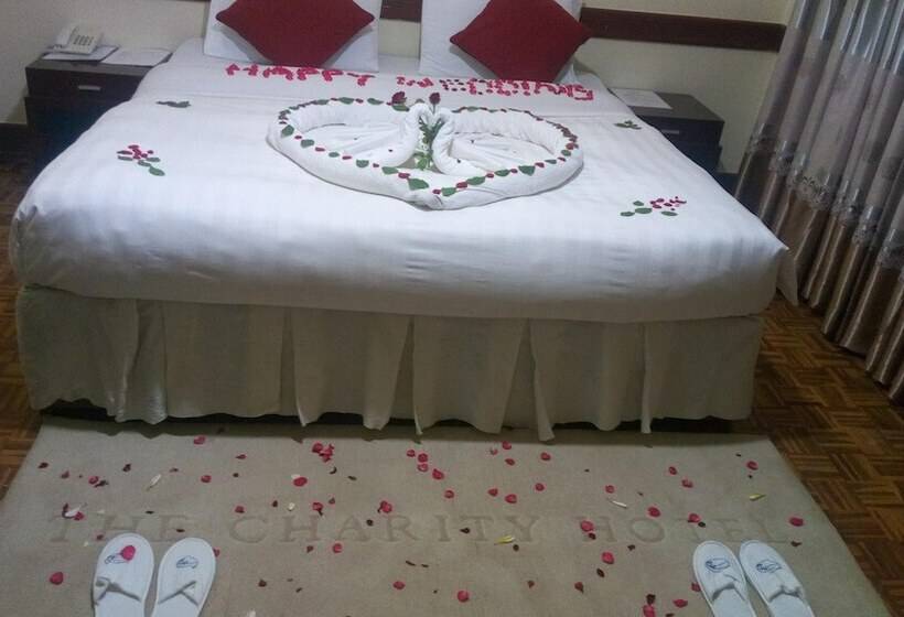 اتاق لوکس, The Charity Hotel International