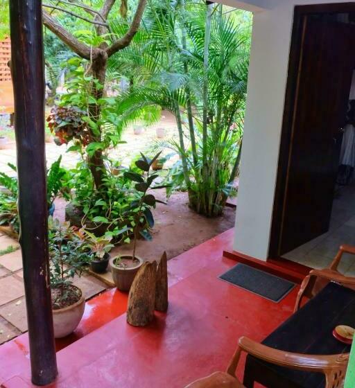 חדר סטנדרט נוף לגינה, Golden Rainbow Guest House