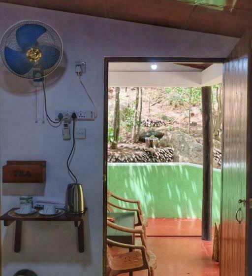 اتاق استاندارد با چشم‌انداز باغ, Golden Rainbow Guest House