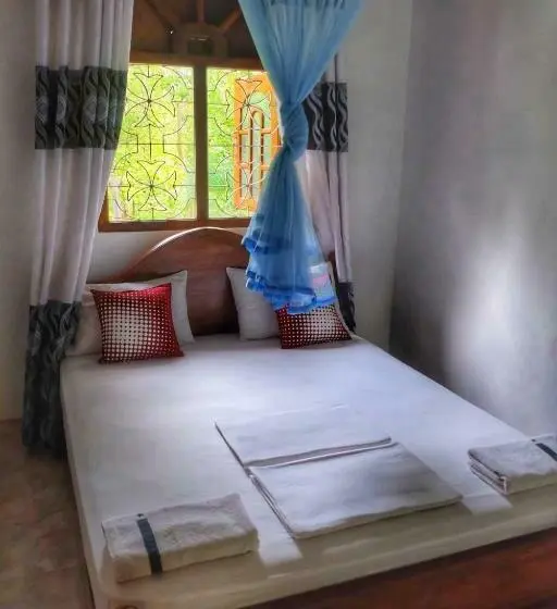 اتاق خانوادگی با چشم‌انداز باغ, Golden Rainbow Guest House