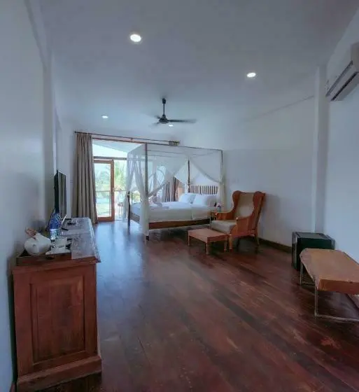 オーシャンビューのデラックストリプルルーム, Cardamon Hotel Nilaveli