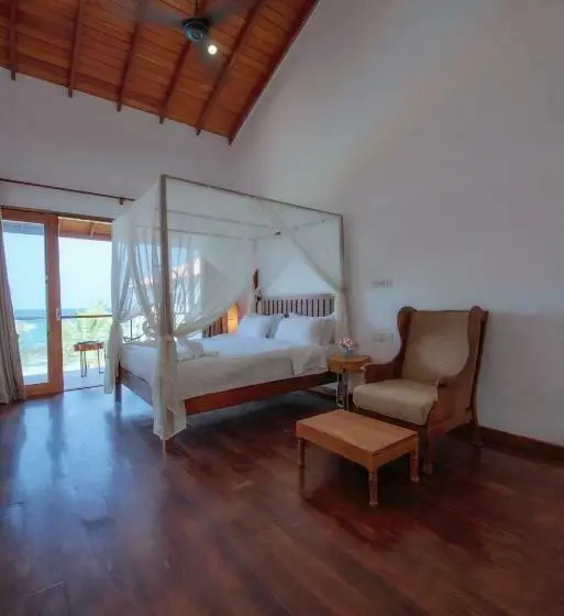 オーシャンビューのデラックストリプルルーム, Cardamon Hotel Nilaveli