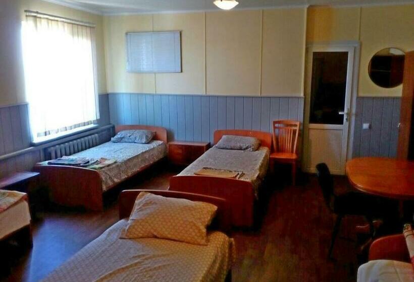 تختخواب در اتاق مشترک, Hostel Mnogoborets F. Klub