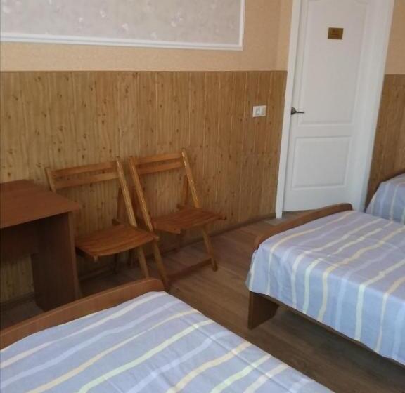 تختخواب در اتاق مشترک, Hostel Mnogoborets F. Klub
