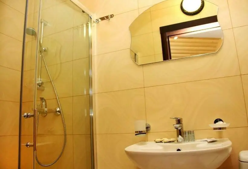 Quarto Estandar, Chalet