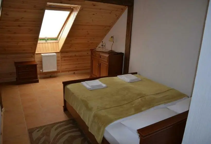 Quarto Estandar, Chalet