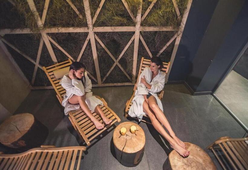 سوئیت پنت هاوس, F&b Spa Resort