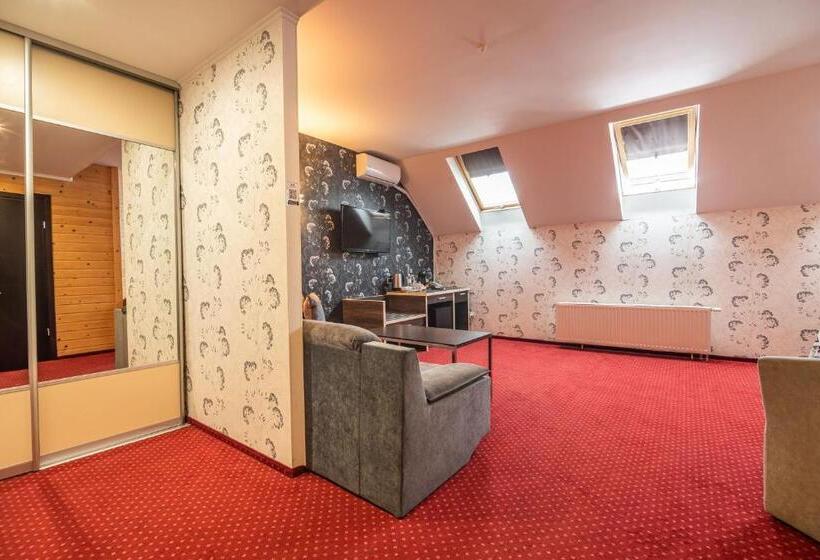 سوئیت پنت هاوس, F&b Spa Resort