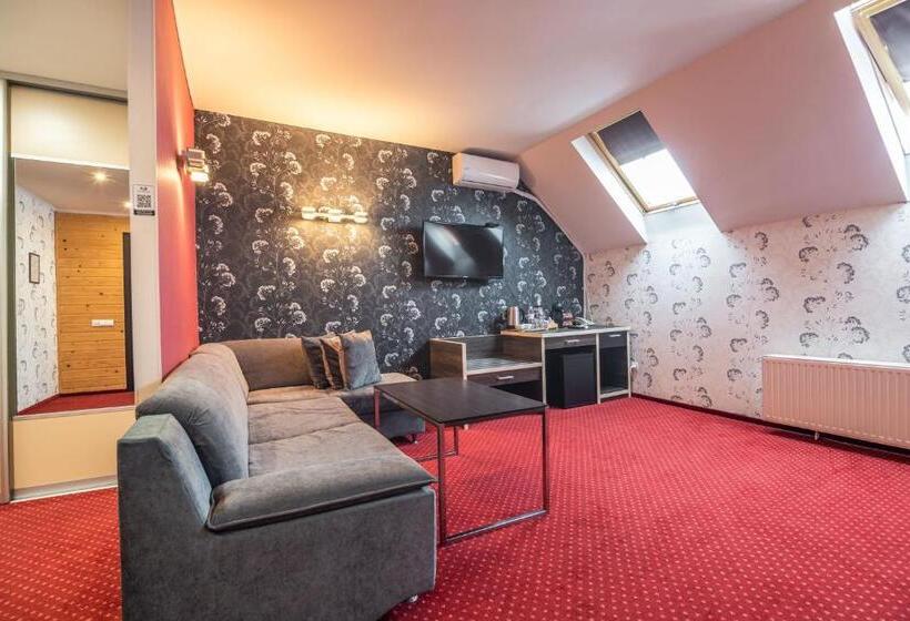 سوئیت پنت هاوس, F&b Spa Resort