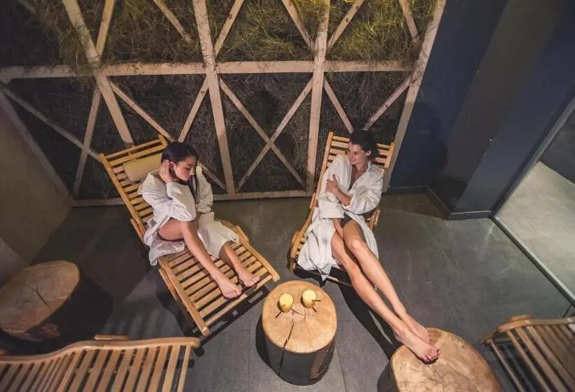 سوییت جونیور با بالکن, F&b Spa Resort