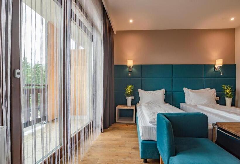 سوییت جونیور با بالکن, F&b Spa Resort