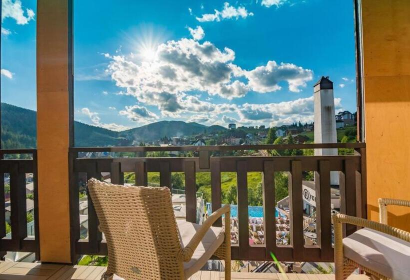 سوییت جونیور با بالکن, F&b Spa Resort