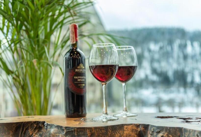 سوئیت با بالکن, F&b Spa Resort