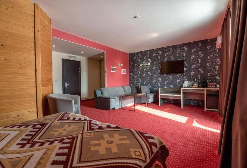 سوئیت با بالکن, F&b Spa Resort