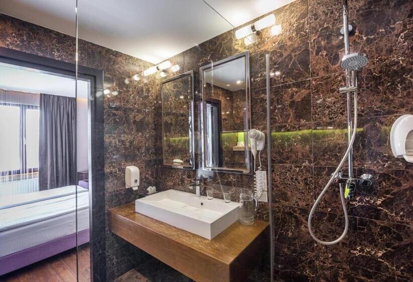 اتاق لوکس خانوادگی, F&b Spa Resort