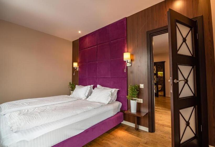 اتاق خانوادگی با چشم‌انداز کوه, F&b Spa Resort