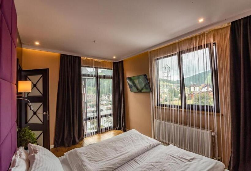 اتاق خانوادگی با چشم‌انداز کوه, F&b Spa Resort